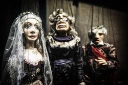 Marionetten v.l.n.r: Gräfin und Don Curzio aus "Figaros Hochzeit", Figur aus "Così fan tutte"