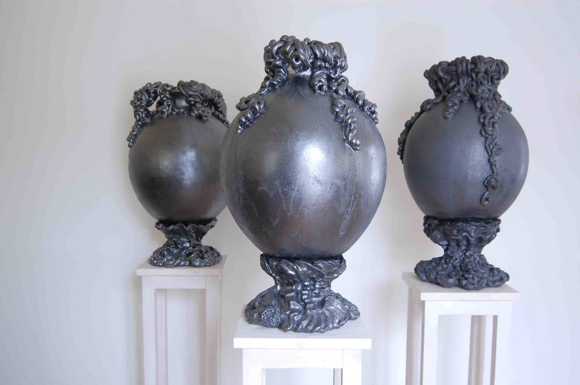 Gerold Tusch (geb. 1969), 3 Gorgonen-Vasen, 2008-2009, Keramik glasiert, Ankauf bei Galerie Steinek, Wien